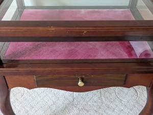 lot 252 image: Cherry Wood Display Accent Table