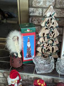 lot 281 image: Huge Variety of Christmas Decor