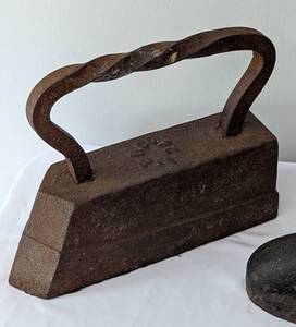 lot 276 image: Vintage Hand Tools and Rulers