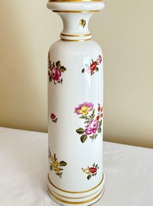 lot 78 image: Vintage White and Floral Table Lamp with Gold Accents