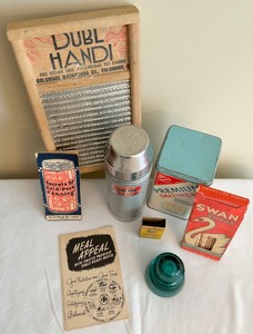lot 77 image: Assortment of Vintage Finds