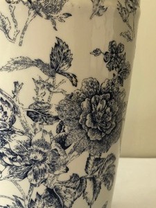 lot 151 image: Decorative Black and White Umbrella Stand