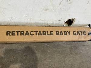 lot 88 image: Momcozy Cream Retractable Baby Gate