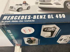lot 43 image: Rollplay 6V Mercedes-Benz GL450 White SUV Powered Ride-On