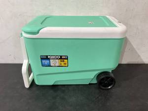lot 44 image: Igloo Wheelie Cool 38 qt. Mint Cooler