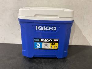 lot 46 image: Igloo Latitude 30 qt. Blue Cooler