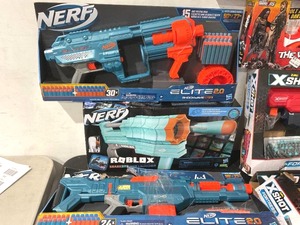 lot 130 image: LOT OF 10 Projectile Guns by Nerf, Air Warriors and  Zuru X-Shot