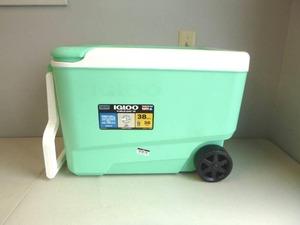 lot 337 image: Igloo Wheelie Cool 38 qt. Mint Cooler