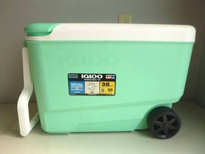 lot 342 image: Igloo Wheelie Cool 38 qt. Mint Cooler
