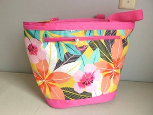lot 344 image: LOT OF 2 Sun Squad 4.5 qt Tote Coolers - Blue Gradient and Pink Floral