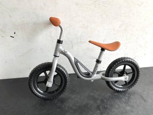 lot 157 image: Chillafish Charlie 10 Silver Kids Balance Bike