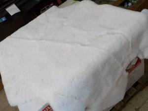 lot 47 image: Mon Chateau New Faux Rug 42 x 72...