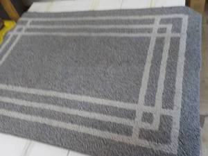 lot 57 image: Previously Used 44 x 30 Accent Rug...
