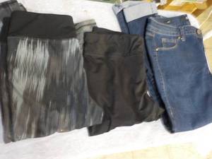 lot 66 image: 3 Pair Capris size M...