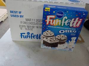 lot 166 image: 12 - 15.25 oz Boxes Pillsbury FunFe...