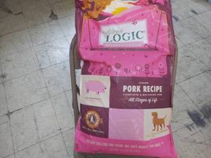 lot 329 image: 24 lb Bag Natures Logic Distinctio...