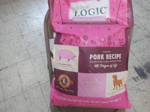 lot 330 image: 24 lb Bag Natures Logic Distinctio...