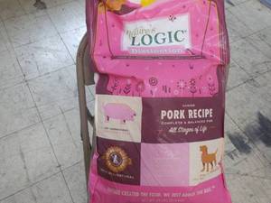 lot 331 image: 24 lb Bag Natures Logic Distinctio...