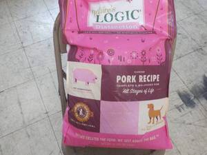 lot 332 image: 24 lb Bag Natures Logic Distinctio...