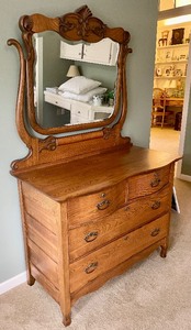lot 5 image: Vintage Dresser with Mirror