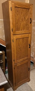 lot 29 image: Vintage Wooden Cabinet