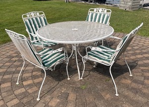 lot 8 image: White Metal Patio Table and 4 Chairs