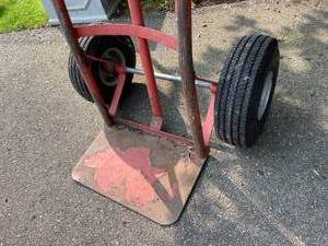 lot 102 image: 2 Wheel Dolly
