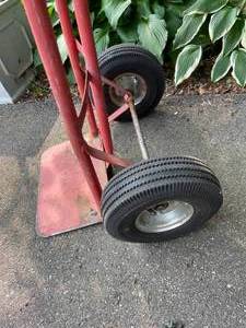 lot 104 image: Two Wheel Rolling Dolly