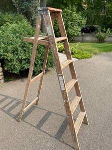 lot 118 image: Six foot Wooden Step Ladder
