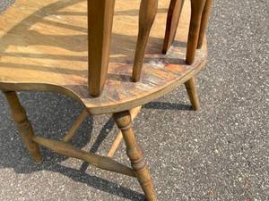 lot 123 image: Vintage Wooden Spindle Backed Chair
