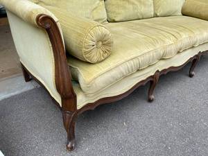 lot 141 image: Vintage Westchester Sofa