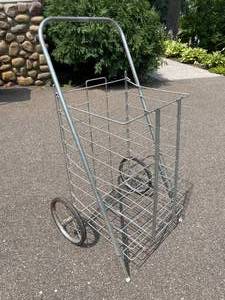 lot 148 image: Vintage Collapsible Crochery Cart