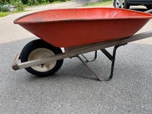 lot 164 image: Metal Wheel Barrow