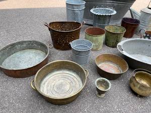 lot 169 image: Assorted Garden Metals