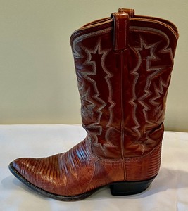 lot 76 image: Tony Lama Cowboy Boots Style M8030