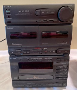 lot 189 image: Sony Compact Disk Deck Receiver and 2 Speakers