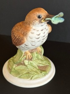 lot 222 image: Vintage Boehm Wood Thrush 444 Porcelain Figurine