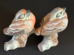 lot 220 image: Pair of Vintage Boehm Fledgling Red Poll Porcelain Figurines 495