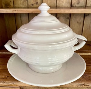 lot 63 image: Ceramic Soup Tureen with Under Plate