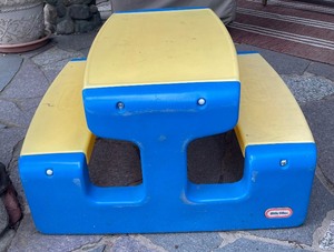 lot 272 image: Little Tikes Picnic Table