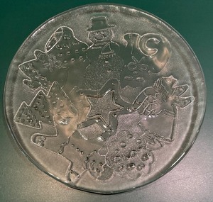 lot 282 image: Two Christmas Themed Clear Glass Platters