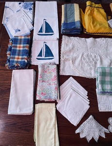 lot 287 image: Lovely Linens