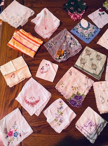 lot 290 image: Vintage Hankies and Scarves