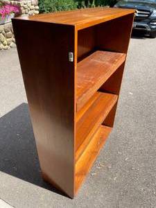 lot 411 image: Three Shelf Wooden Bookcase with Adjustable Shelves