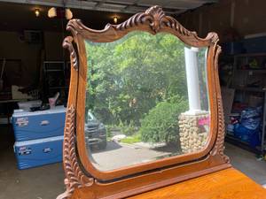 lot 412 image: Vintage Ornate Four Drawer Dresser with Mirror