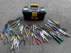 lot 428 image: Workforce 16 Inch Tool Box Full of Tools