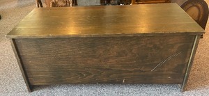 lot 452 image: Vintage Hinge Top Wooden Chest