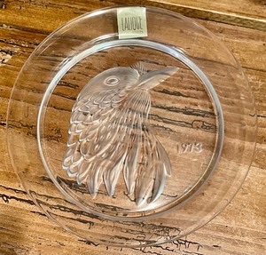 lot 474 image: Lalique Collectors Plates from 1970, 1973, 1974, 1975 and 1976