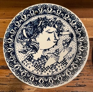 lot 475 image: Decorative Wall Trivets