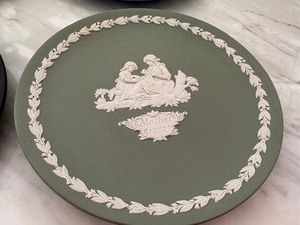 lot 301 image: Four Vintage Wedgewood Mother Plates